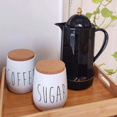 Kit 2 Latas Porta Condimentos Sugar e Coffee 850ml Potes para Açúcar e Café em Metal OAK Yoi Branco